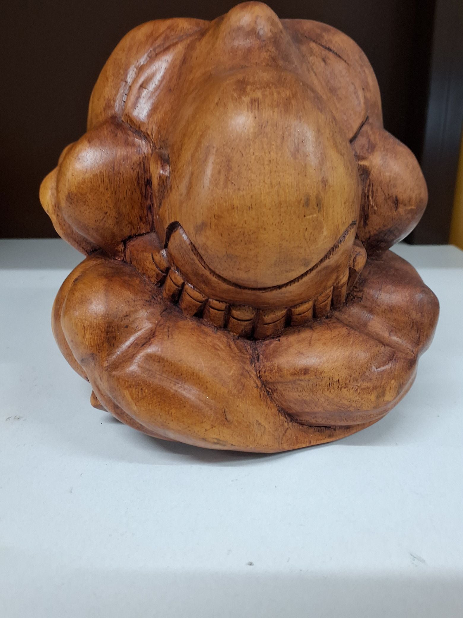 Buddha skåret i træ